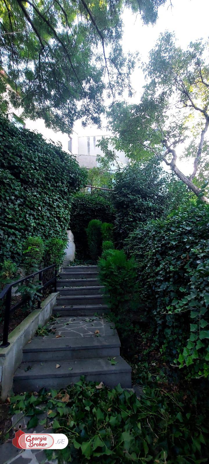 nearly repaired 7-room house for sale